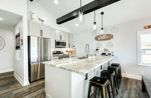 Bermuda Beach Casa | Close to All Things Beachy! Ocean View!
