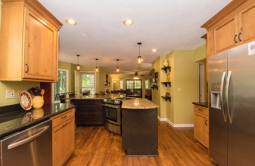 Skyland Casa | Close to Asheville-Family Home, Dog Frndly, Hot Tub, Deck, 5BR/3.5 Bath, Game Rm