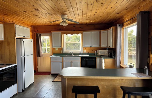 Souris Cabaña | Close to Beach and Town of Souris. Quaint cottage with lovely log cabin feel.