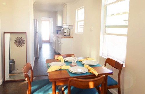 Mar Vista Casa | Cerca de la playa! Familia amigable. 2 patios privados al aire libre y garaje