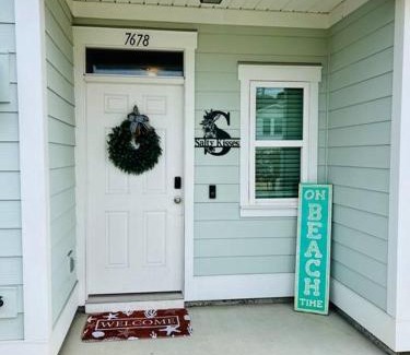 Thomas Drive Chalet De Esquí | Close to beach, Pier Park, Game Room Theater Room