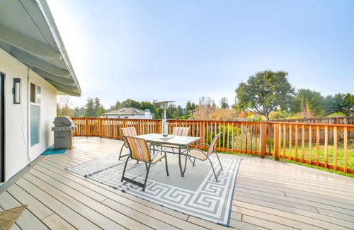Aptos Casa | Close to Beaches and Hiking Beautiful Aptos Abode