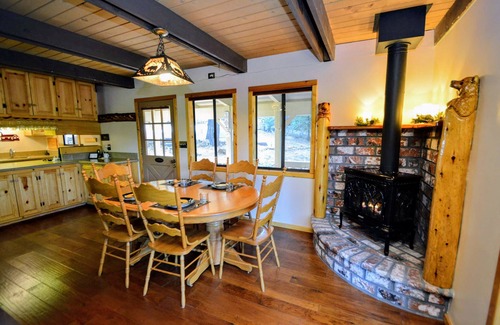 Camp Connell Cabina | Close to Bear Valley Ski Resort, Big Trees State Park, Hiking trails, and Lakes.