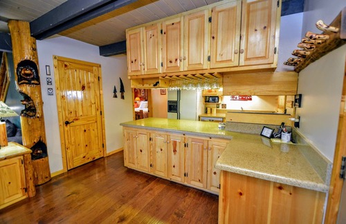 Camp Connell Cabina | Close to Bear Valley Ski Resort, Big Trees State Park, Hiking trails, and Lakes.