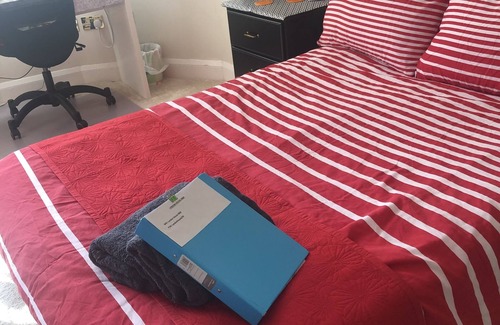 Olton Cama Y Desayuno | Close to Birmingham airport, NEC, Train Station, City Centre Restaurants Shops