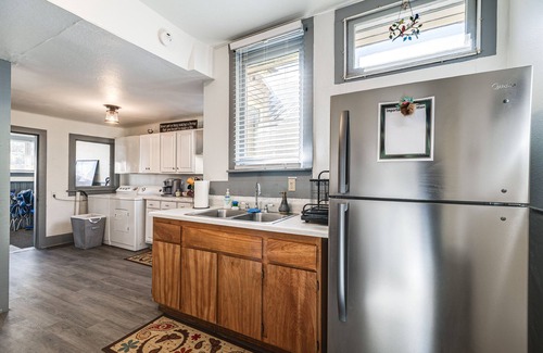 Victor Cabaña | Close to Casinos + Trails: Historic Victor Cottage