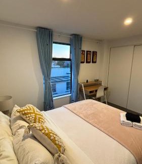 Linwood Apartamento | Close to City and Beach - Modern Home with Garage