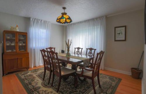 Pittsburgh Casa | Close to City * Charming Central XL Cape Cod * Airport