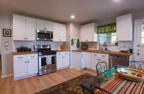 Pittsburgh Casa | Close to City * Charming Central XL Cape Cod * Airport