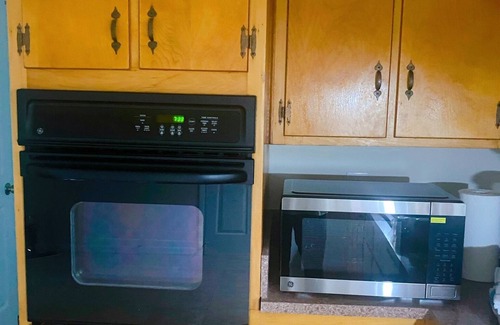 Hampton Casa | Close to Coliseum, Convention Center, VA Beach. Clean and safe location!