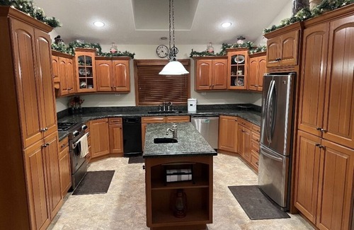 Hill City Casa | Close to Deerfield Lake,Hiking,UTV,Gameroom,Hot tub,Mini Donkey,Goats & Chickens