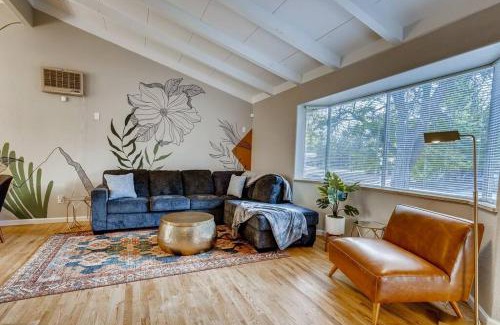 Arvada Plaza Area Casa | Close to Denver & Golden - Perfect for Groups