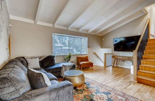 Arvada Plaza Area Casa | Close to Denver & Golden - Perfect for Groups