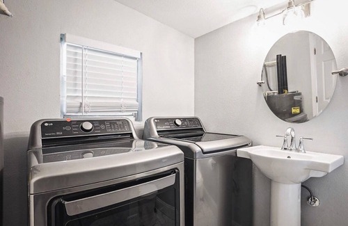 Plant City Casa | Close to Disney Spring ,Tampa, dinosaur world, Legoland ,EPCOT