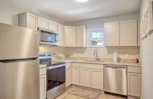 North Charleston Casa | Close to Downtown Charleston! 4 Bed Retreat