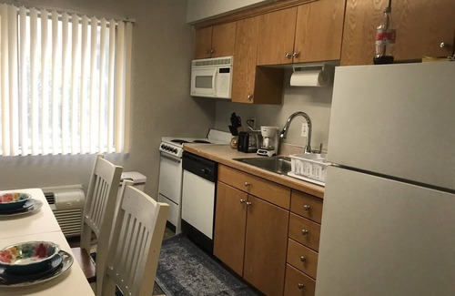 West Valley City Casa | Close to Downtown. 5 min to Airport. Large 1 Bedroom private condo