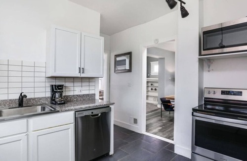 Detroit Casa | Close to Downtown and Midtown - Sleeps 12