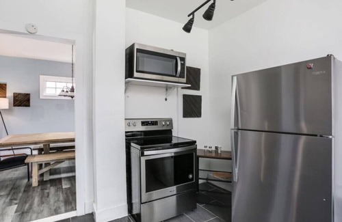 Detroit Casa | Close to Downtown and Midtown - Sleeps 12