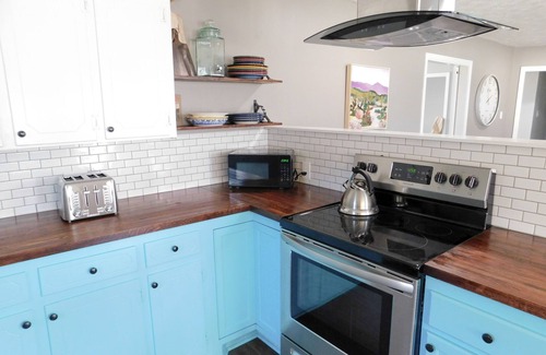 Lubbock Casa | Close to everything in LBK, 3 Bedroom + Den, 2 Full Bath, Garage, Backyard