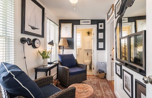 Off Broadway Casa | RETIRO JUNTO AL MAR Camina hasta el estacionamiento en la calle fuera de la ciudad: baño y suite privados