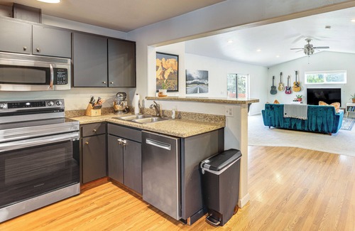 Larkspur Casa | Close to Everything! Quiet Retreat in Bend