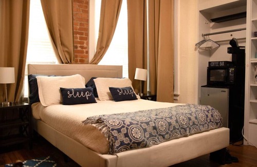 Adams Morgan Cama Y Desayuno | Close to everything Efficiency!