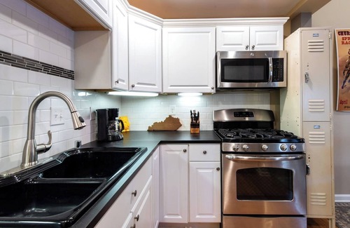 Germantown Casa | Cozy Home in GTown! Close to Churchill Downs, UL & KY EXPO CTR! Priv Parking!