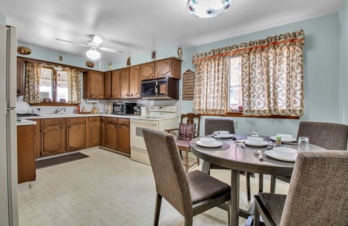 Niagara Falls Casa | Close to Fall Charming 3-bedroom House with AC and WiFi in amazing Niagara Falls