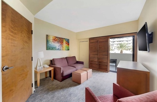 Enterprise Hotel | Close to Flamingo Wildlife Habitat!Las Vegas Attraction Access!Onsite Pool