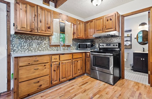 Sautee Nacoochee Cabina | Close to Helen, Front & Back Porch, BBQ, Fire Pit