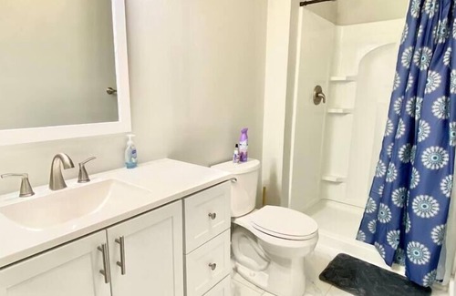 Hickory Casa | Close to Hickory, 3br 1.5ba Carport and free cable TV!