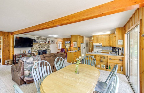 Sula Cabina | Close to Hiking & Skiing: Serene Sula Cabin