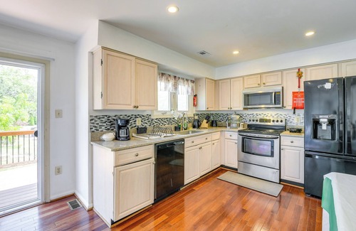Herndon Casa | Close to Hospital & Dulles: Herndon Townhome