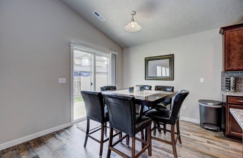 Nampa Casa | Close to Idaho Center~ King bed~5 TVs~Room for all