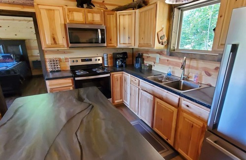 Whittier Cabina | Close to it all! HOT TUB! DOG friendly,Views! Casino, WCU, Hiking, & Tubing