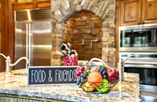 McCall Cabina | Close to Lake, Arcades, Firepit, Hot Tub