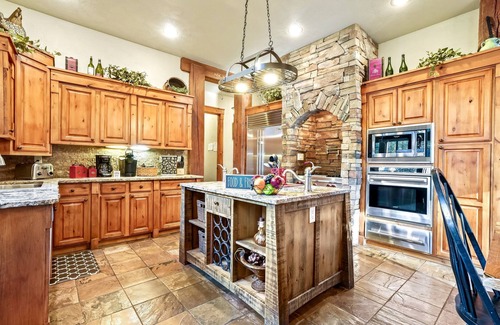 McCall Cabina | Close to Lake, Arcades, Firepit, Hot Tub