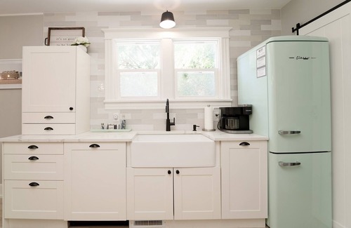 South Haven Casa | Hot tub | Top rated home | 1/2 mile to SoHa