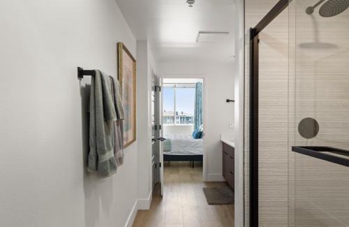 Desert View Village Apartamento | Close to Mayo Hospital - Dedicated Workspace & Pool - Shopping - S331