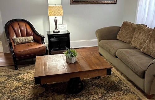 Atchison Casa | Close to MGP, 3br 1.5 bath King, Queen, 2 twins