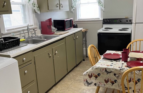 Atchison Casa | Close to MGP, 3br 1.5 bath King, Queen, 2 twins