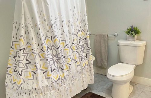 Atchison Casa | Close to MGP, 3br 1.5 bath King, Queen, 2 twins