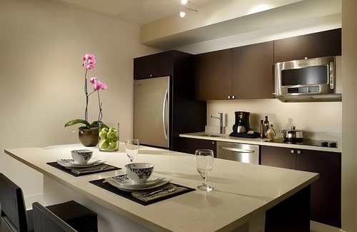 Ludlam Hotel | Close to Miami Int' Airport! 3 Covenient Rooms w/ Kitchen | Outdoor Pool