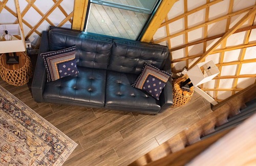 Livingston Cabina | Close to nature, but with all the modern amenities, Two Creeks Crossing Resort