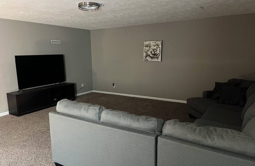 Elkhart Casa | CLOSE TO NOTRE DAME! Charming House, Quiet Neighborhood, under 30 mins from ND