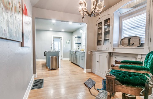 Central Oklahoma City Casa | 3 King Beds~2 Living Areas~Close to Fairgrounds