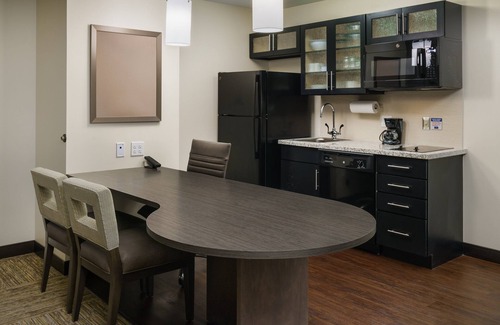 Florida Central Atlantic Coast Hotel | Close to Orlando Vineland Premium Outlets! Swimming Pool, Pet-Friendly!