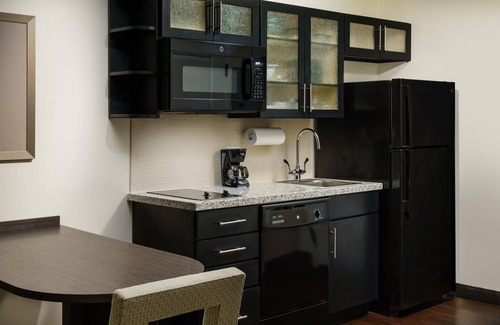 Florida Central Atlantic Coast Hotel | Close to Orlando Vineland Premium Outlets! Swimming Pool, Pet-Friendly!