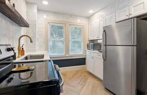 Clintonville Apartamento | Close to OSU Rooftop Patio Grill & Outdoor TV