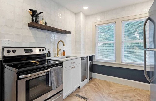 Clintonville Apartamento | Close to OSU Rooftop Patio Grill & Outdoor TV
